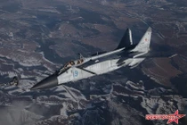 Đẹp mê ly khoảnh khắc siêu tiêm kích MiG-31 tiếp nhiên liệu trên không