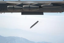 Máy bay B-52H có thêm tên lửa JASSM, Nga "run lập cập"