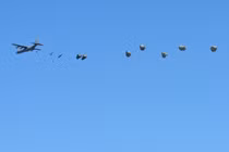 Cận cảnh Mỹ đổ quân xuống Đông Âu tập trận 