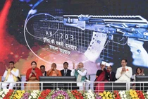 Lý do Ấn Độ mua AK-203 Nga mà không dùng đồ "nhà tự trồng"?