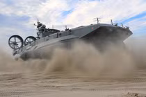 Tận mắt siêu tàu đổ bộ Zubr của Nga nã pháo