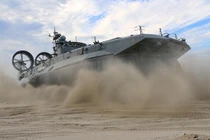 Tận mắt siêu tàu đổ bộ Zubr của Nga nã pháo