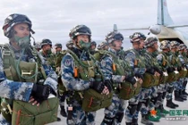 Lính dù Trung Quốc: Vũ khí kiểu Nga, tổ chức như Mỹ