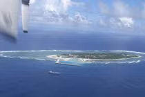 Trung Quốc xây dựng "hạm đội Hải quân" giữa sa mạc