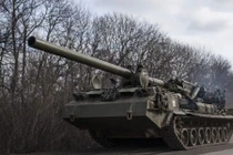 Vũ khí hạng nặng Ukraine dồn dập đổ về Debaltseve