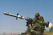 Mỹ "vác" tên lửa chống tăng Javelin đến sát nách Nga