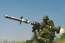 Mỹ "vác" tên lửa chống tăng Javelin đến sát nách Nga