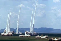 Tên lửa Iran phóng ào ạt từ hầm ngầm, quân đội Mỹ tính sao?