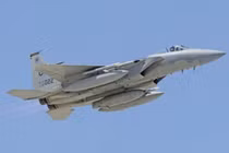 Khám phá cách tiêm kích F-15C "quan hệ" với F-22