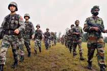 Lính Trung - Ấn đánh nhau đẫm máu ở biên giới: Chiến tranh cận kề