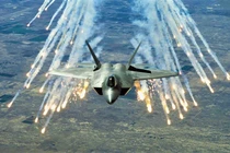 Có mới nới cũ: Mỹ tính loại biên F-22, quay sang dùng F-15, F-35