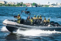 Chiêm ngưỡng bộ đôi tàu chiến của...nhà sản xuất súng AK