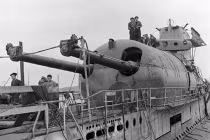 Khám phá tàu ngầm pháo hạm siêu dị của Pháp