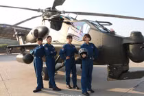 Lộ ảnh Trung Quốc đào tạo nữ lái trực thăng Z-10