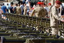 Tên lửa Ukraine hạ cùng lúc 4 xe tăng Nga