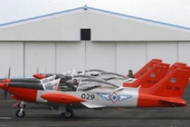 Không quân Philippines: "nhà nghèo còn dột"