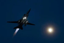 Đẹp vô cùng oanh tạc cơ Tu-22M3 Nga trong đêm