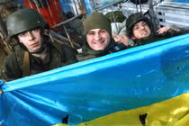 Quân Ukraine đánh bật lính dù Nga, chiếm lại sân bay trọng điểm