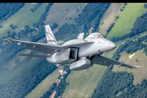 Lộ diện biến thể tiêm kích Super Hornet sánh ngang F-35