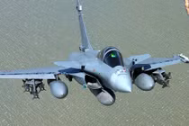 Ấn Độ bối rối lựa chọn tiêm kích Rafale hay Su T-50