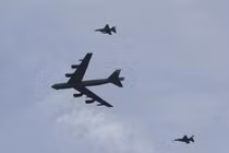 Quan sát máy bay B-52 Mỹ tập trận chống phiến quân IS