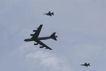 Quan sát máy bay B-52 Mỹ tập trận chống phiến quân IS