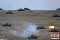 Xe tăng, máy bay NATO nã đạn ầm ầm sát Ukraine