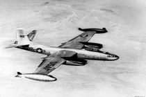 Mổ xẻ máy bay ném bom phản lực đầu tiên của Mỹ