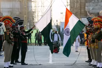 Ấn Độ vào thế "lưỡng đầu thọ địch", Kashmir như bom nổ chậm