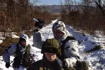 Mục kích lính Nga luyện đột kích sào huyệt địch