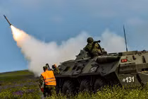 Mãn nhãn cảnh lính Nga thi bắn tên lửa vác vai Igla