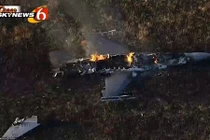 Hiện trường rơi máy bay F-16 Mỹ đâm nhau trên không