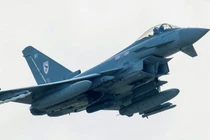 Tại sao châu Âu tụt hậu với Mỹ trong thiết kế máy bay chiến đấu?