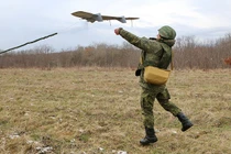 Tận mặt UAV trinh sát "nhỏ mà có võ" của Nga