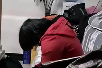 Bé 14 tuổi bị hai cha con giam cầm 6 năm, sinh 3 con