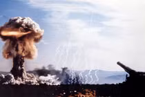 Kinh ngạc 7 vũ khí quái dị nhất mọi thời đại