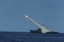 Ảnh: Tàu chiến Gepard phóng tên lửa trong tập trận trên biển