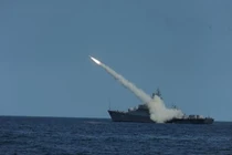Ảnh: Tàu chiến Gepard phóng tên lửa trong tập trận trên biển
