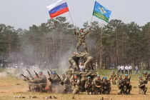 Độc đáo lễ kỷ niệm ngày truyền thống của lữ đoàn lính dù Nga