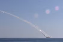 BQP Nga tâng bốc tên lửa hành trình Kalibr "tận mây xanh"