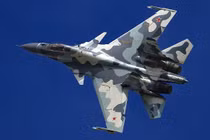 Ảnh gia đình máy bay chiến đấu Sukhoi: 45 năm tận tụy