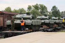 Xe tăng Trung Quốc “đổ bộ” Nga tham gia tranh tài
