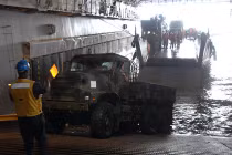 Bên trong siêu tàu đổ bộ USS Oak Hill Mỹ có gì đặc biệt? (2)