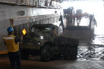 Bên trong siêu tàu đổ bộ USS Oak Hill Mỹ có gì đặc biệt? (2)