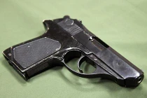 Chi tiết góc cạnh súng "khủng" của điệp viên Nga