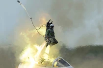 Cách ghế phóng thoát hiểm cứu sống phi công chỉ trong 4 giây