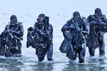 Soi trang bị xịn, đắt tiền của đội người nhái Mỹ