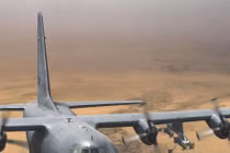 Máy bay vận tải "lực sĩ" C-130 sẽ mang bom thông minh
