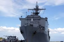 Bên trong siêu tàu đổ bộ USS Oak Hill Mỹ có gì đặc biệt? (1)