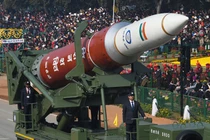 Ấn Độ duyệt binh hoành tráng khoe tên lửa bắn cao 1.200km
